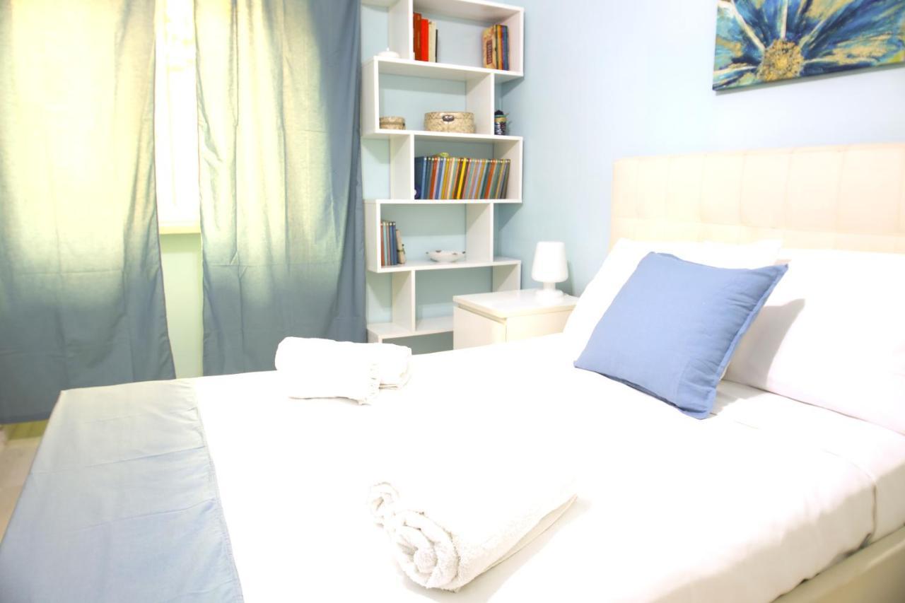 Appartement Hostly - Vittoria House - Near The Center With Private Parking à Naples Extérieur photo