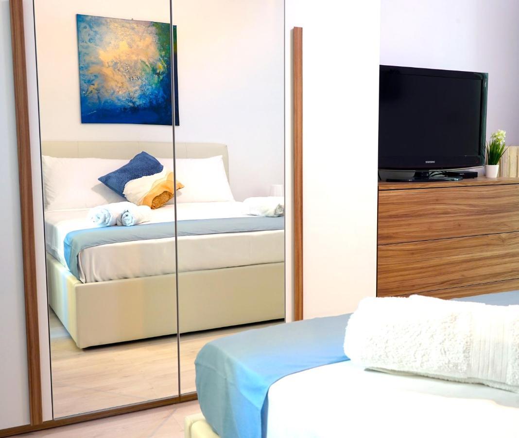 Appartement Hostly - Vittoria House - Near The Center With Private Parking à Naples Extérieur photo