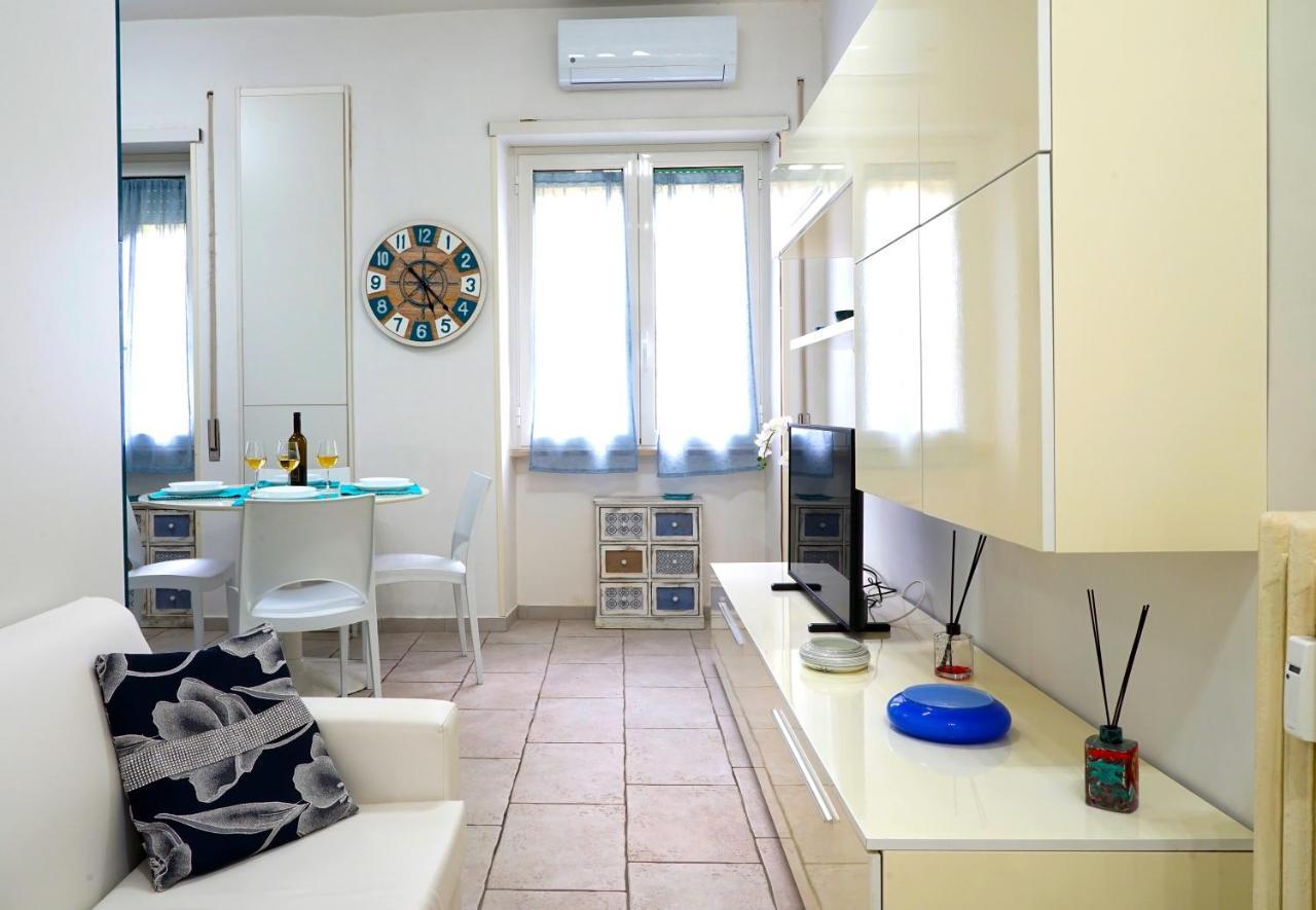 Appartement Hostly - Vittoria House - Near The Center With Private Parking à Naples Extérieur photo