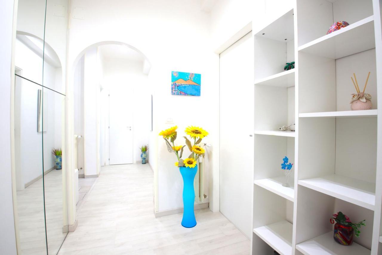 Appartement Hostly - Vittoria House - Near The Center With Private Parking à Naples Extérieur photo
