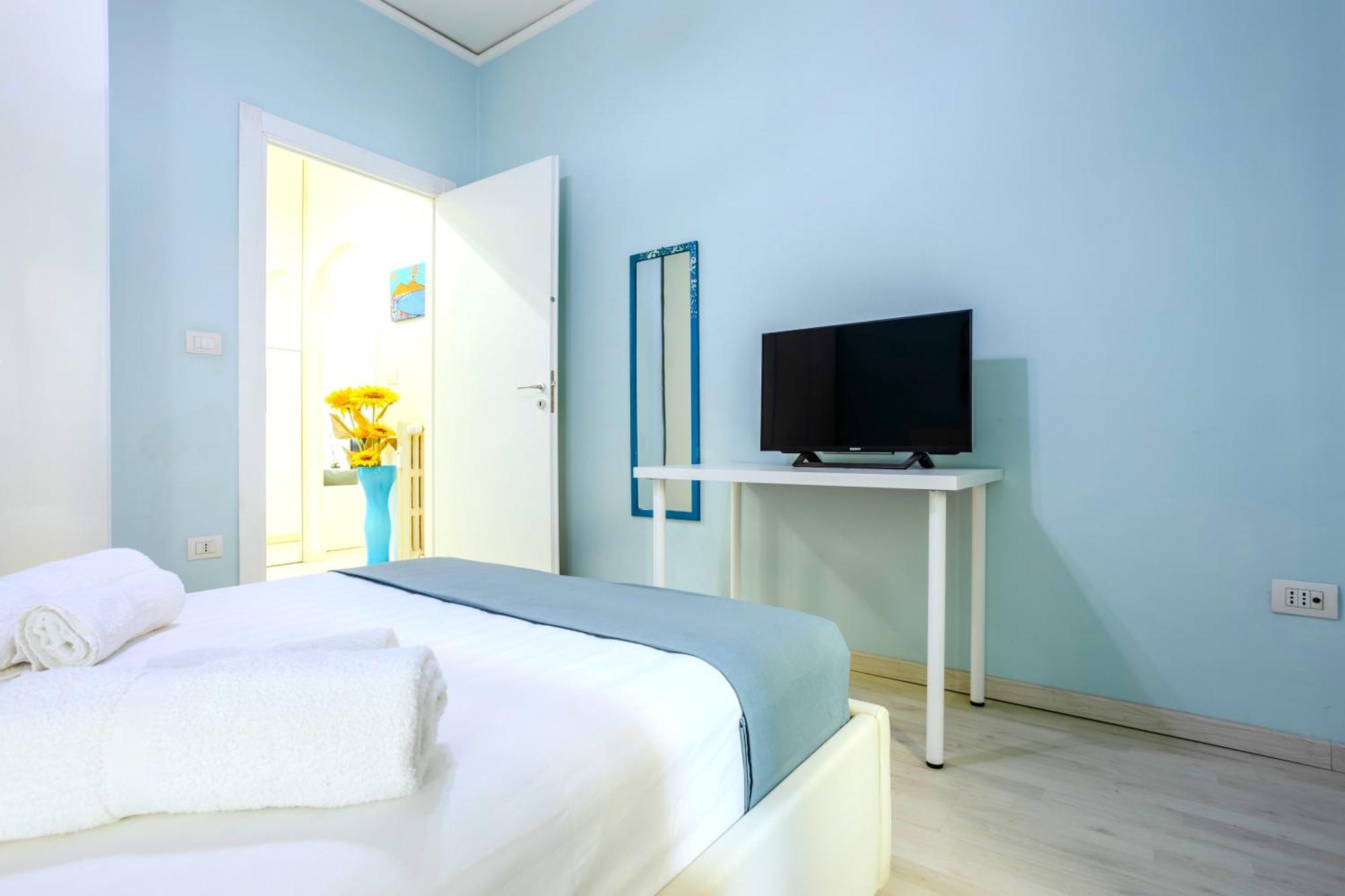 Appartement Hostly - Vittoria House - Near The Center With Private Parking à Naples Extérieur photo