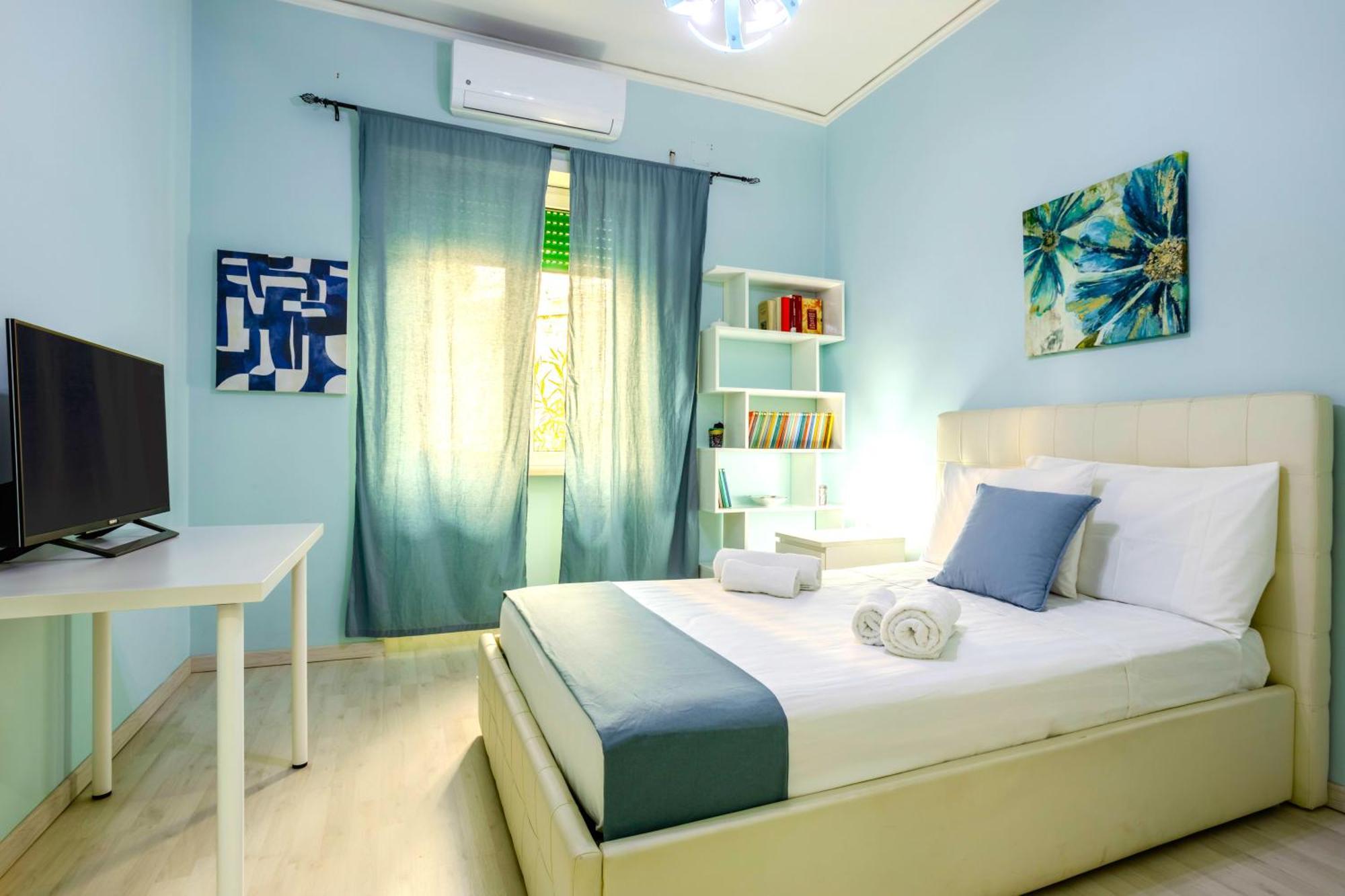 Appartement Hostly - Vittoria House - Near The Center With Private Parking à Naples Extérieur photo